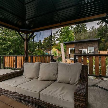 1-Bedroom Knotty Pine Cabin W Sauna & Jacuzzi Sooke Εξωτερικό φωτογραφία