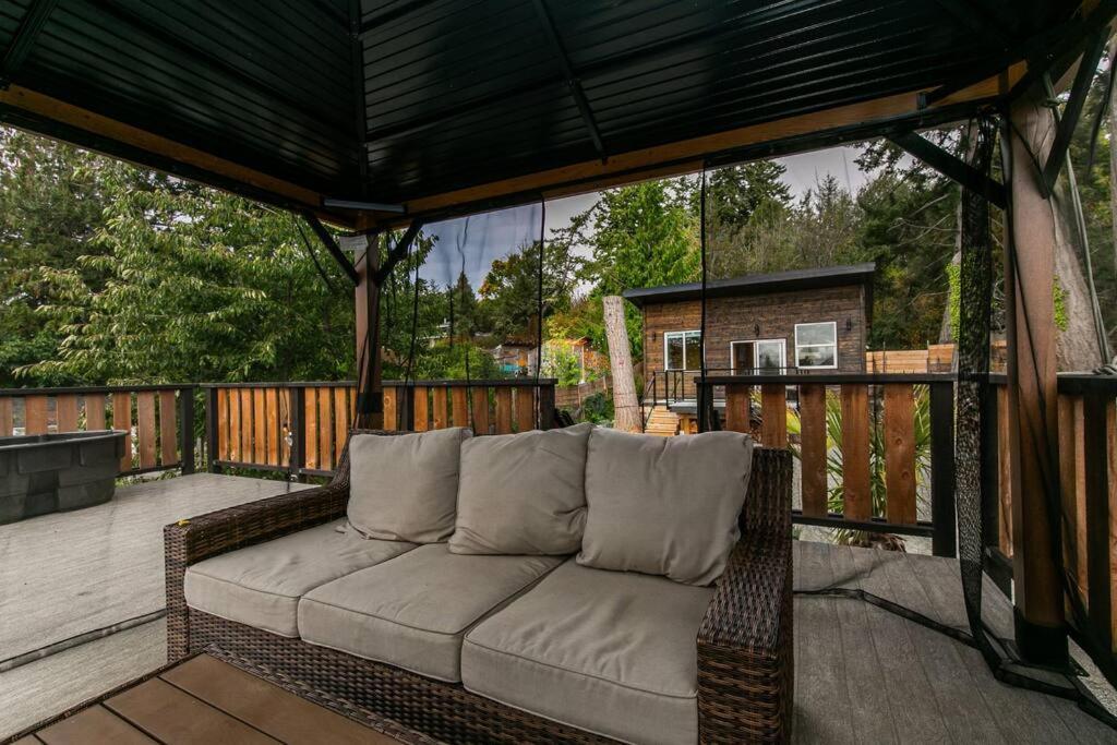 1-Bedroom Knotty Pine Cabin W Sauna & Jacuzzi Sooke Εξωτερικό φωτογραφία