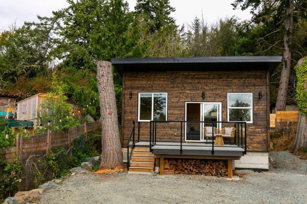 1-Bedroom Knotty Pine Cabin W Sauna & Jacuzzi Sooke Εξωτερικό φωτογραφία