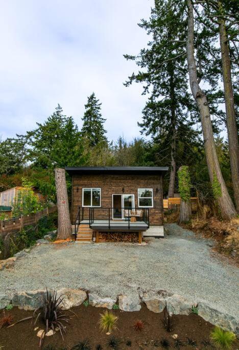 1-Bedroom Knotty Pine Cabin W Sauna & Jacuzzi Sooke Εξωτερικό φωτογραφία