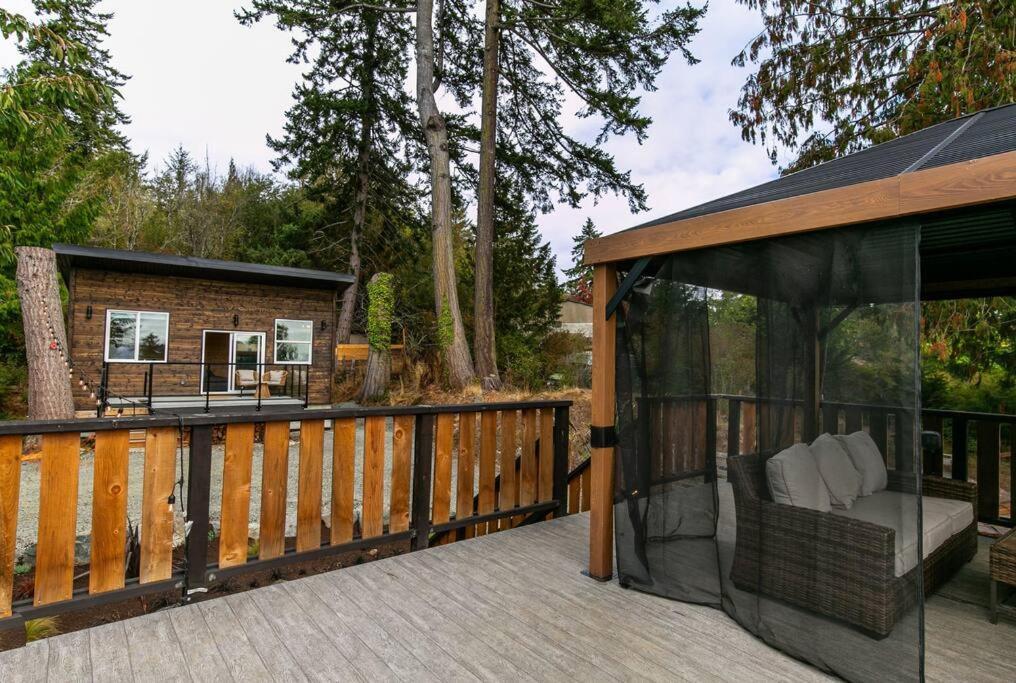 1-Bedroom Knotty Pine Cabin W Sauna & Jacuzzi Sooke Εξωτερικό φωτογραφία