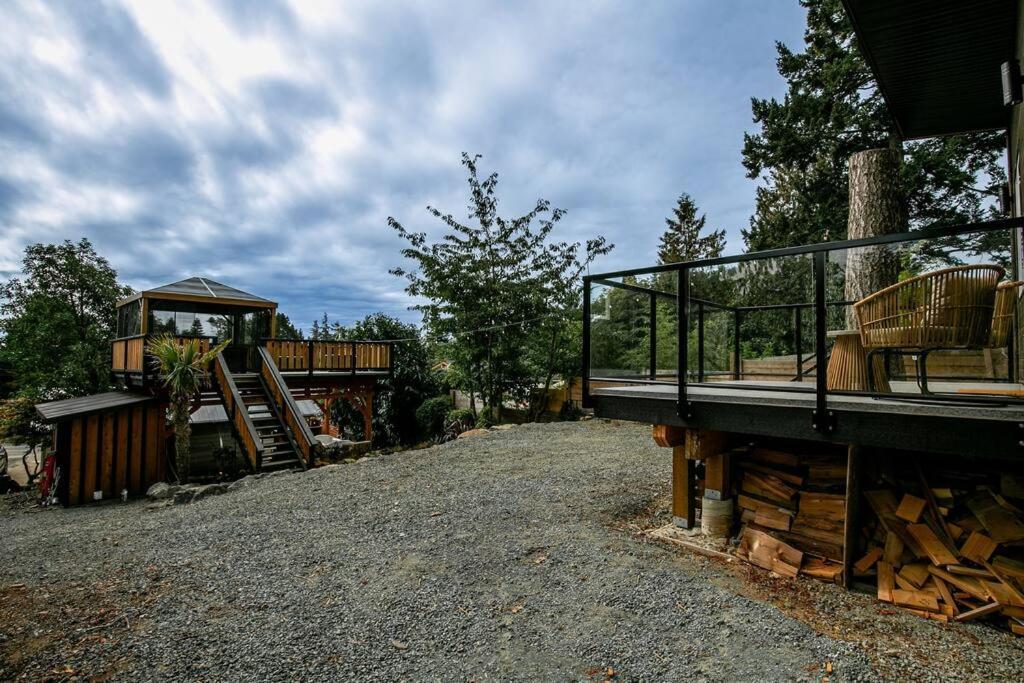 1-Bedroom Knotty Pine Cabin W Sauna & Jacuzzi Sooke Εξωτερικό φωτογραφία