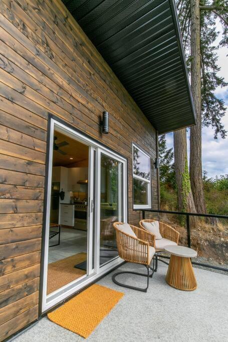 1-Bedroom Knotty Pine Cabin W Sauna & Jacuzzi Sooke Εξωτερικό φωτογραφία