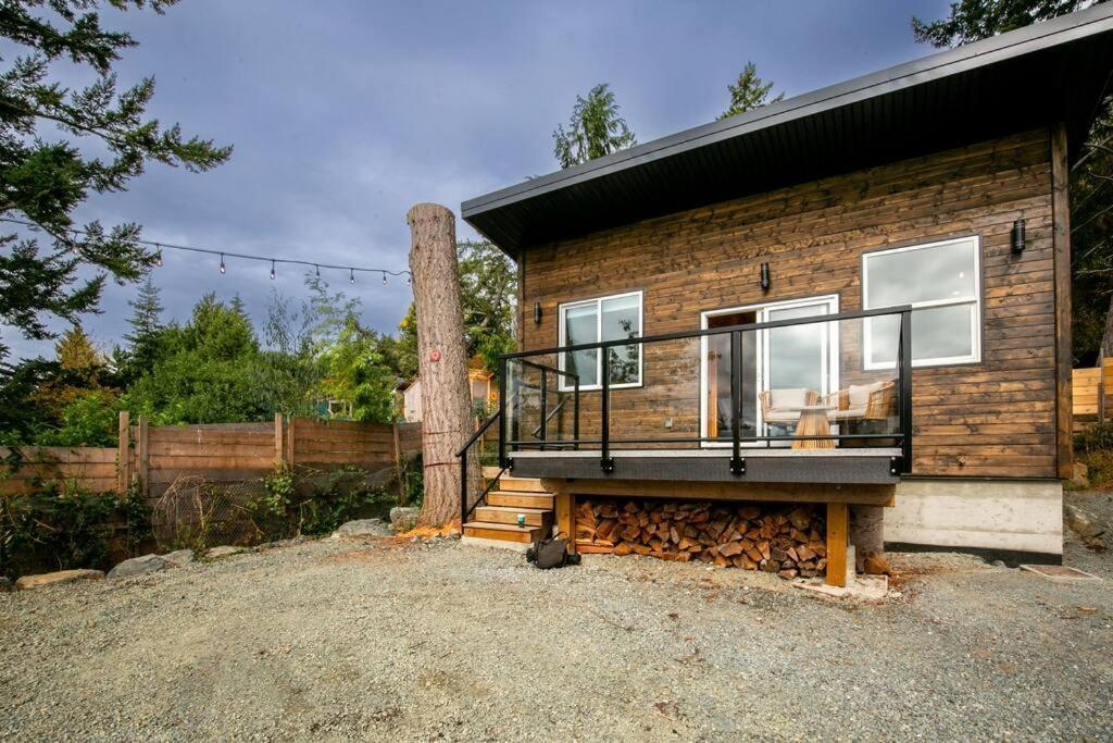 1-Bedroom Knotty Pine Cabin W Sauna & Jacuzzi Sooke Εξωτερικό φωτογραφία