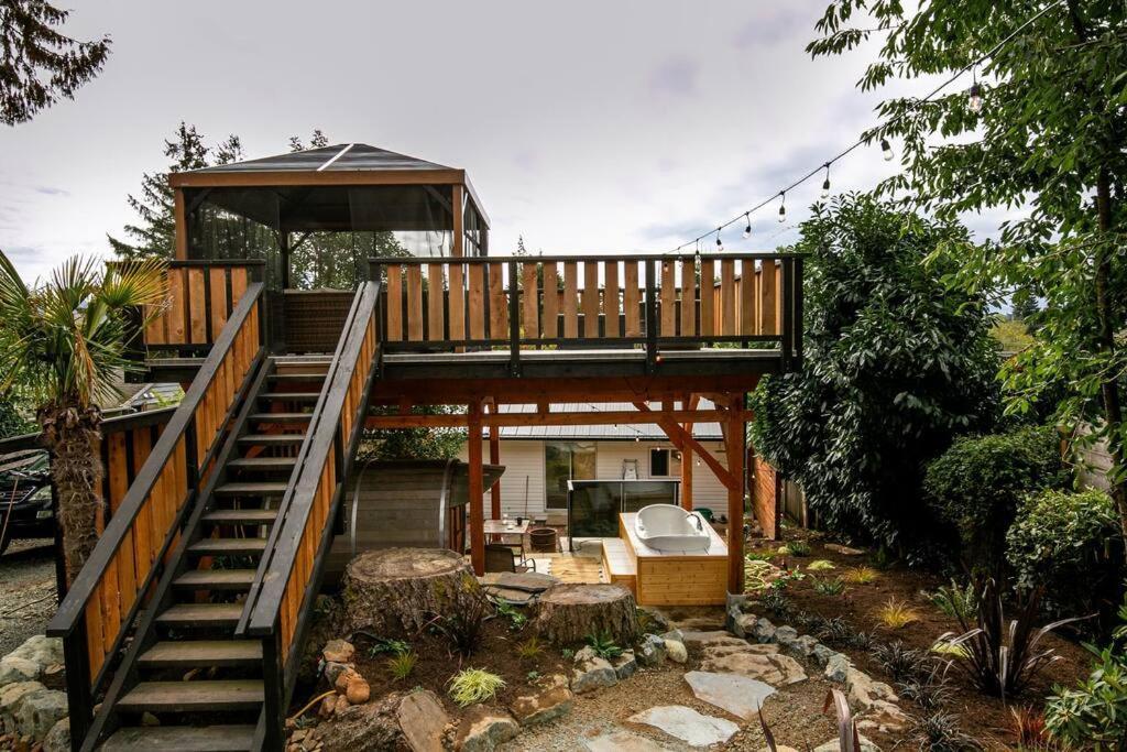 1-Bedroom Knotty Pine Cabin W Sauna & Jacuzzi Sooke Εξωτερικό φωτογραφία